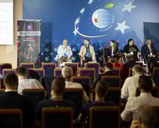 <p>Forum Ekonomiczne w Karpaczu. Dyskusja &bdquo;Rosyjska propaganda i dezinformacja jako broń w geopolityce&rdquo; zorganizowana przez Biuro Wsp&oacute;łpracy z Zagranicą Urzędu Miejskiego Wrocławia</p>